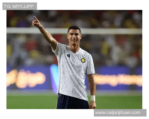 球迷冲进场内抢夺C罗球衣引发欧冠赛场奇葩事件